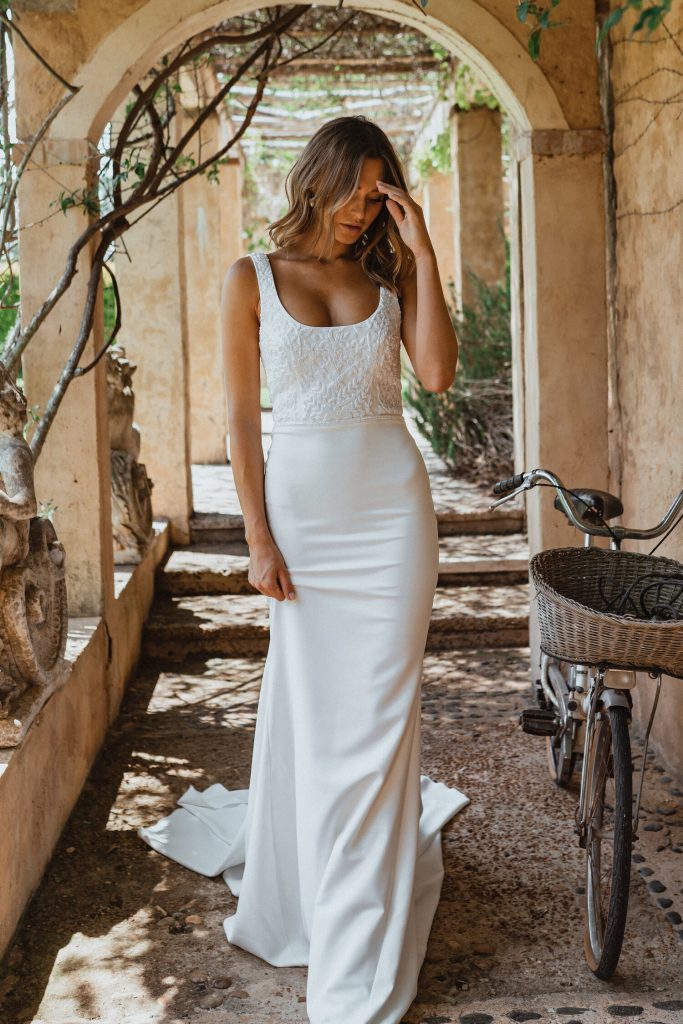 Milano (crepe fitted) -Anna Campbell